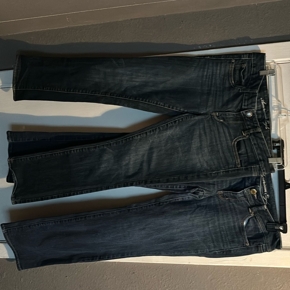 2 American Eagle women’s jeans
